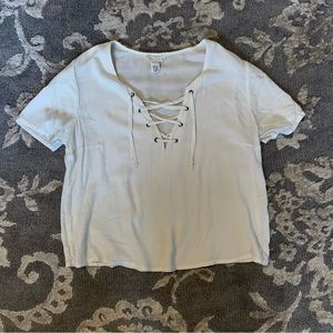 3/$20 🛍️ White Cropped Tee